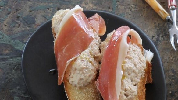 Tuna, mayonnaise and prosciutto
