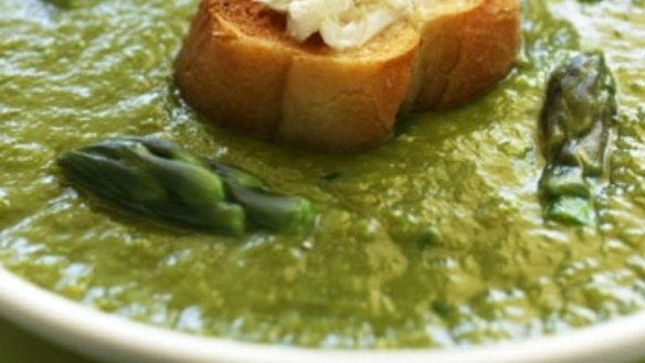 Asparagus soup with crab toasts