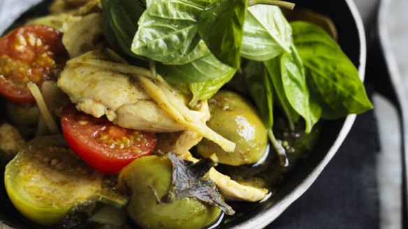 Green curry of chicken breast and bamboo shoots; you can replace the chicken with fish.