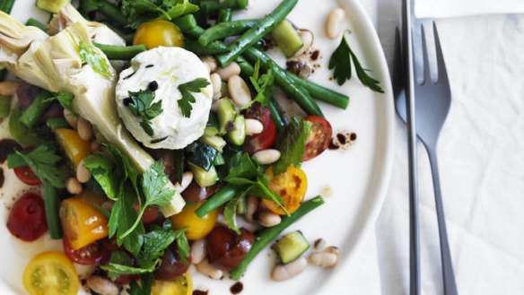 Salad of cannellini beans, zucchini and goat's cheese.