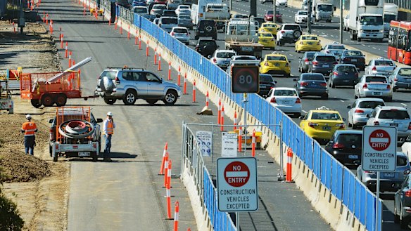 Transurban is in pole position to win Western Distributor, but not everyone thinks it's a good deal.