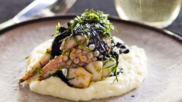 Squid, polenta and ink sauce. 