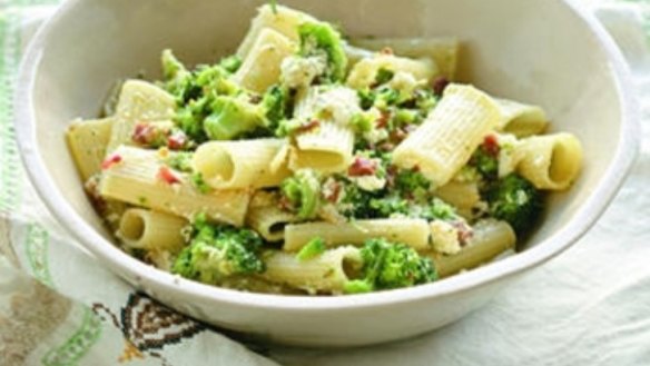 Rigatoni with broccoli, olives and pine nuts