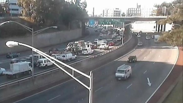 Perth traffic: glass on road cleared on Mitchell Freeway after peak ...