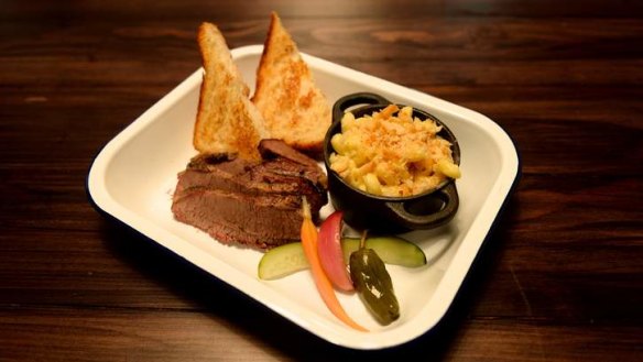 The brisket meat tray with mac and cheese.