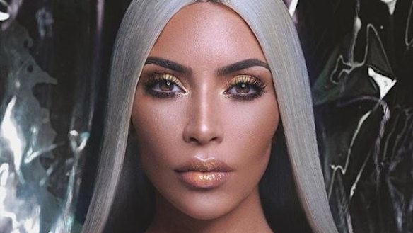 Kim Kardashian has dyed her naturally dark hair silver.