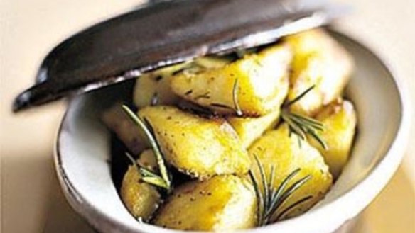 Perfect roast potatoes with rosemary