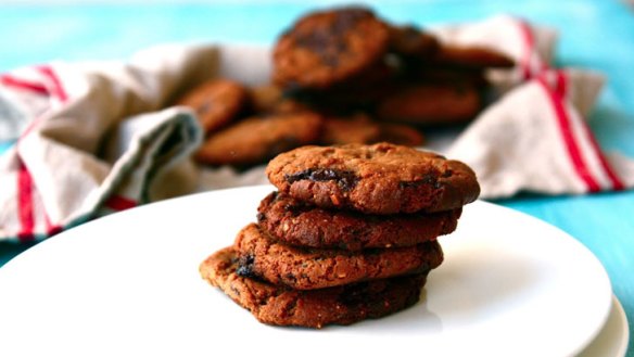 Almond choc-chip cookies