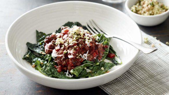 You can use grass-fed beef mince, or kangaroo or emu mince for this bolognese sauce.