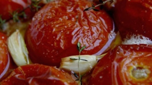 Roast garlic and tomato with thyme