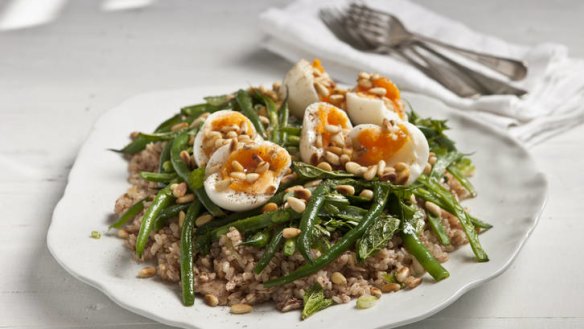 Tuna, brown rice, sumac and green bean salad.