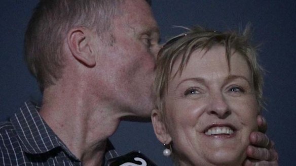 Gordon Wood kisses his sister Jackie Schmidt.