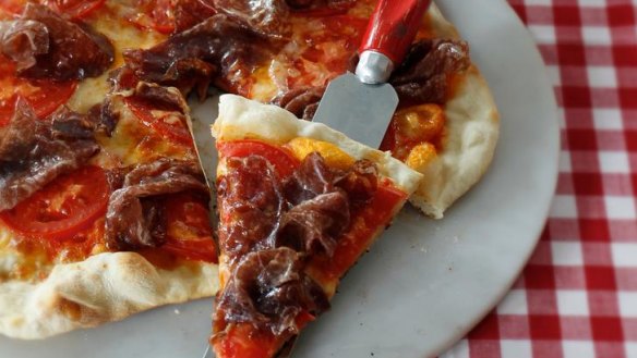 Tomato and bresaola pizza.