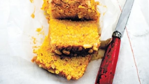 Italian almond and carrot cake