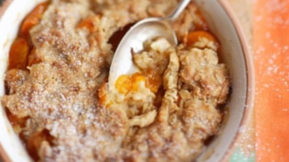 Apricot crumble