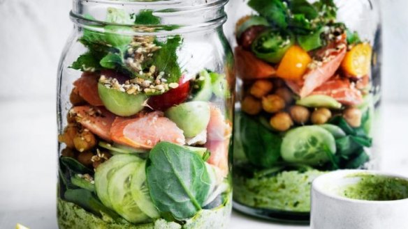Make your colleagues jealous by packing healthy ingredients that are bursting with colour and flavour into a jar.