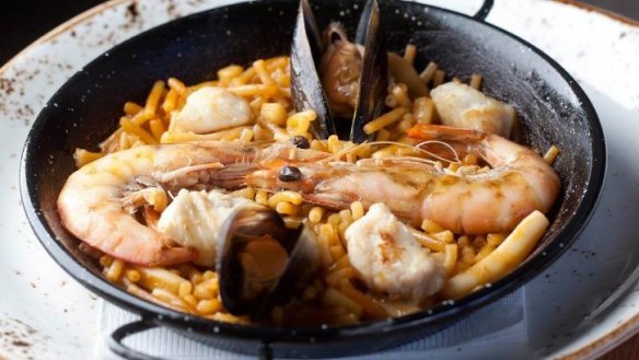 Fideua with fish, mussels and prawns.