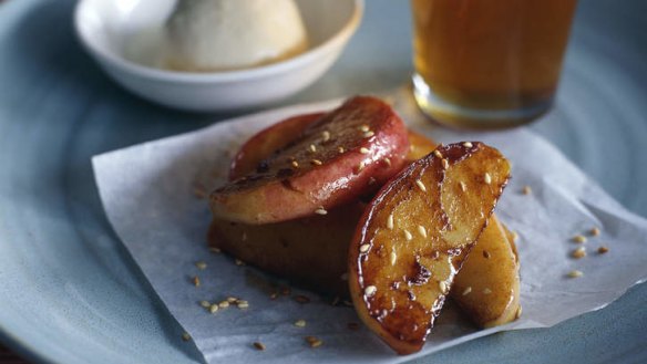 Apples with sesame seeds and honey.