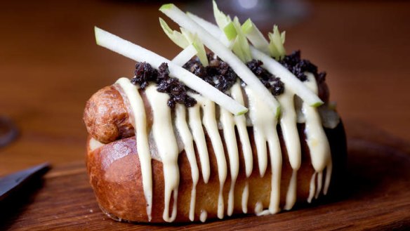 Social dog: Pork and fennel sausage, green apple, black pudding, cheddar and mustard.