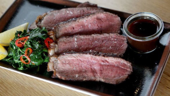 Juicy steak is served in 100-gram increments.