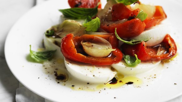 Buffalo mozzarella, capsicum and onion salad.