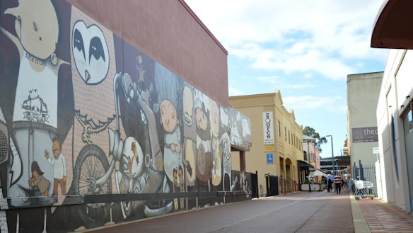Laneway with mural? Check.