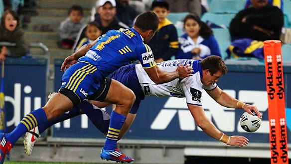 Josh Morris of the Bulldogs scores a try.