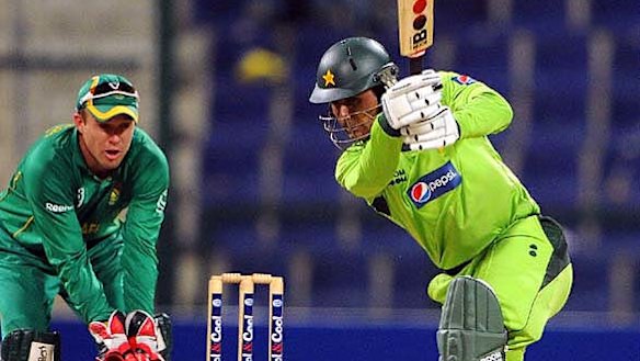 Whirlwind Razzaq ton lifts Pakistan over South Africa
