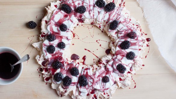 Turn a traditional pav into an edible Christmas centrepiece.