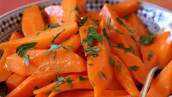 Warm salad of carrots with herbs and orange-blossom water