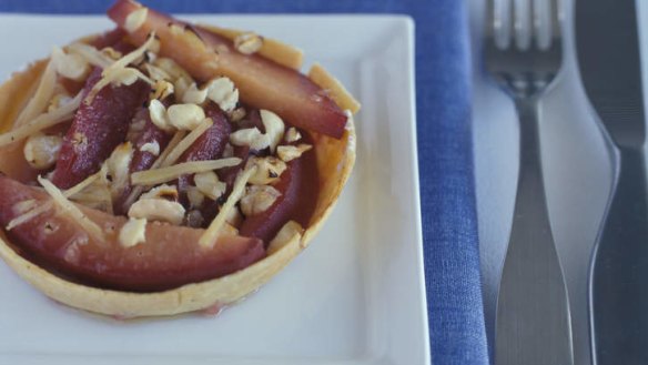 Quince tart with ginger and hazelnuts.