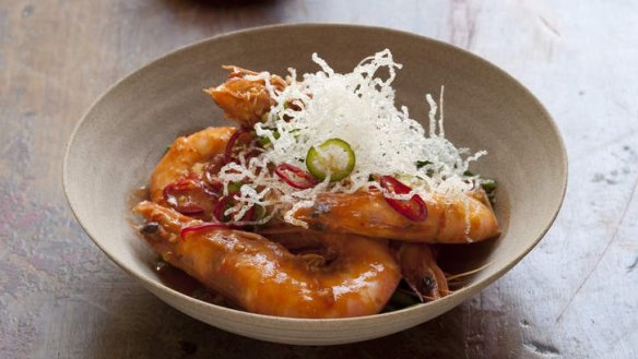 Singapore chilli prawns with crisp noodles