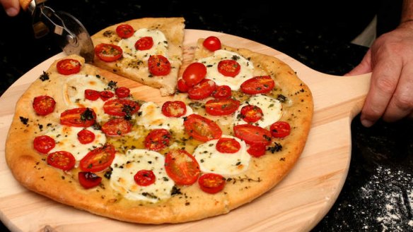 Cherry tomato with mozzarella and thyme pizza.