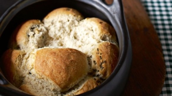 Herbed bread rolls