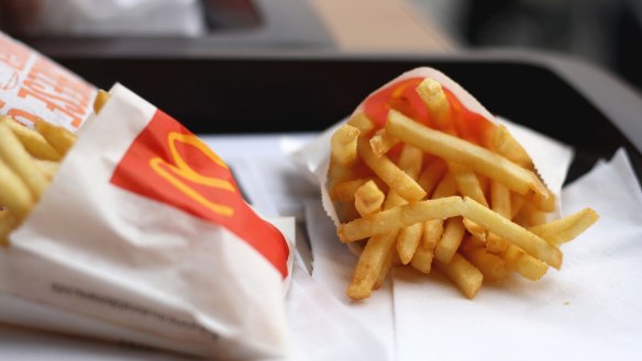 A small serve of McDonald's French fries contains 860 kilojoules.