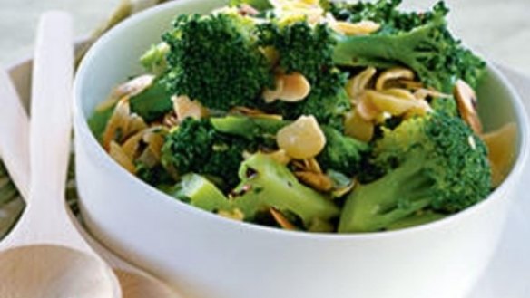 Broccoli, almond and oregano salad