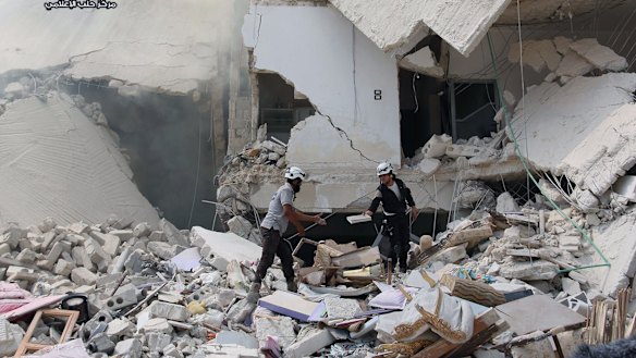 Aleppo after being hit by barrel bombs. US has doubts about Russia's intentions in Syria. 