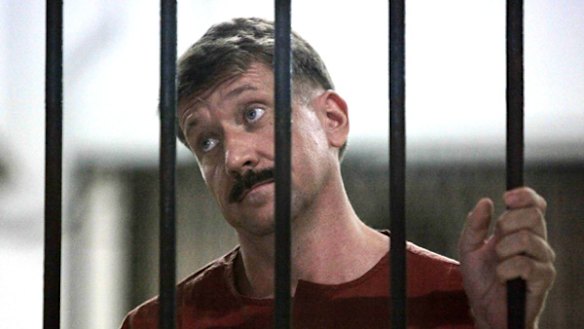 Suspected Russian arms dealer Viktor Bout waits in a holding cell after arriving for an extradition hearing at the criminal courthouse in Bangkok in April.