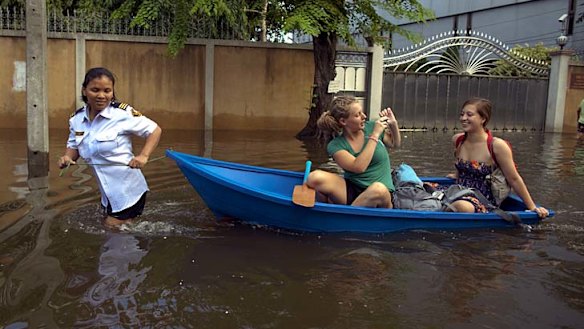 Seeking safety ... Australians have been advised to reconsider their need to travel to Bangkok due to floodwaters.