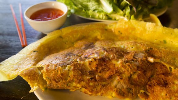 Banh xeo (Vietnamese pancake).