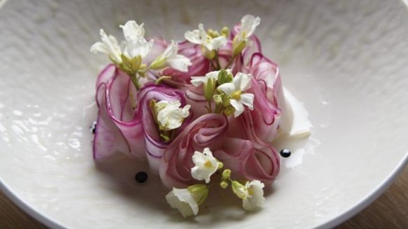 Kohlrabi, enoki and fermented apple.