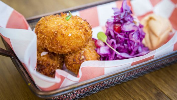 Panko-crumbed crab cakes and chipotle mayonnaise lack punch.