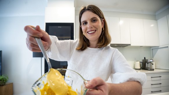 Melbourne-based TikToker Daen Lia whips up some mayo for her 1.2 million followers.  