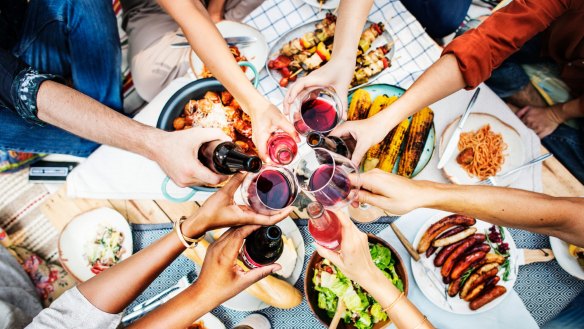 Savour dinner party success with sommelier-approved wine pairing tips.