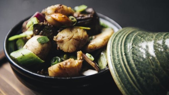 Beef and scallop pepper hot pot.