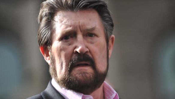 Senator Derryn Hinch has suffered a brain trauma after falling and hitting his head as he was getting out of an Uber on Monday evening.