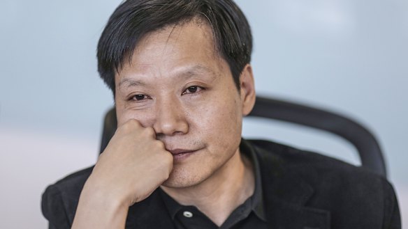 Billionaire Lei Jun, CEO of Xiaomi, cooks for the firm's biggest fans at an annual banquet.