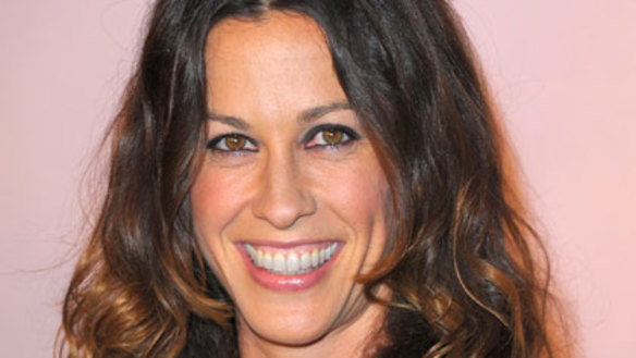 Alanis Morisette marries