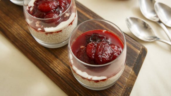 Summer pudding: Sago with caramel plums.