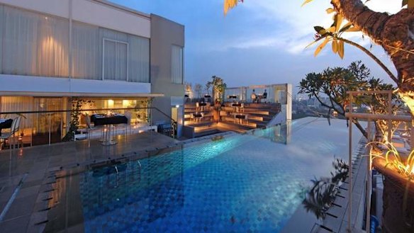 Kemang Icon's rooftop pool.